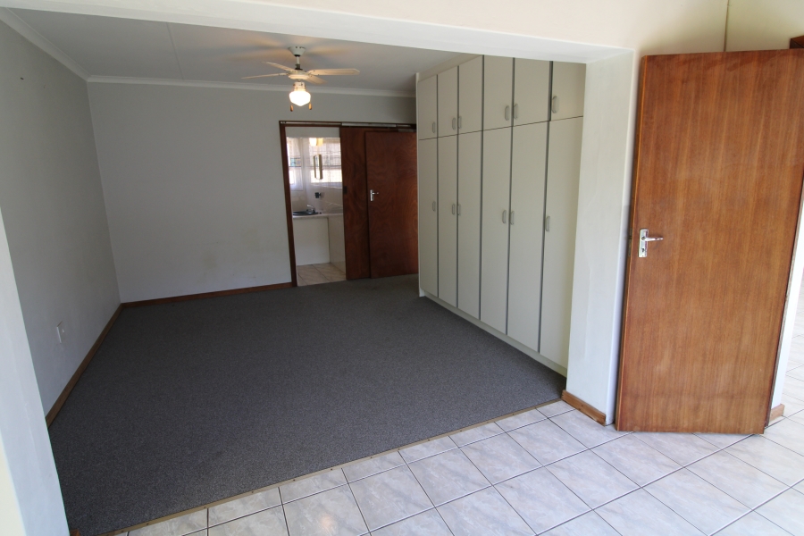 4 Bedroom Property for Sale in Denneoord Western Cape